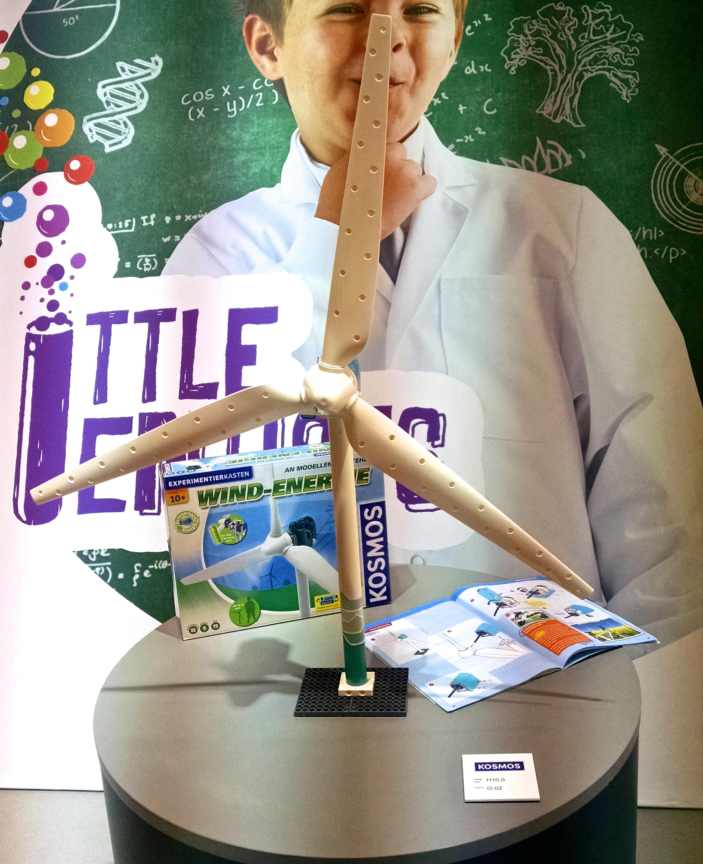 Wind energy kit at Nuremberg's "Little Scientists" area (Photo: C.C. Weiss/Gizmag)