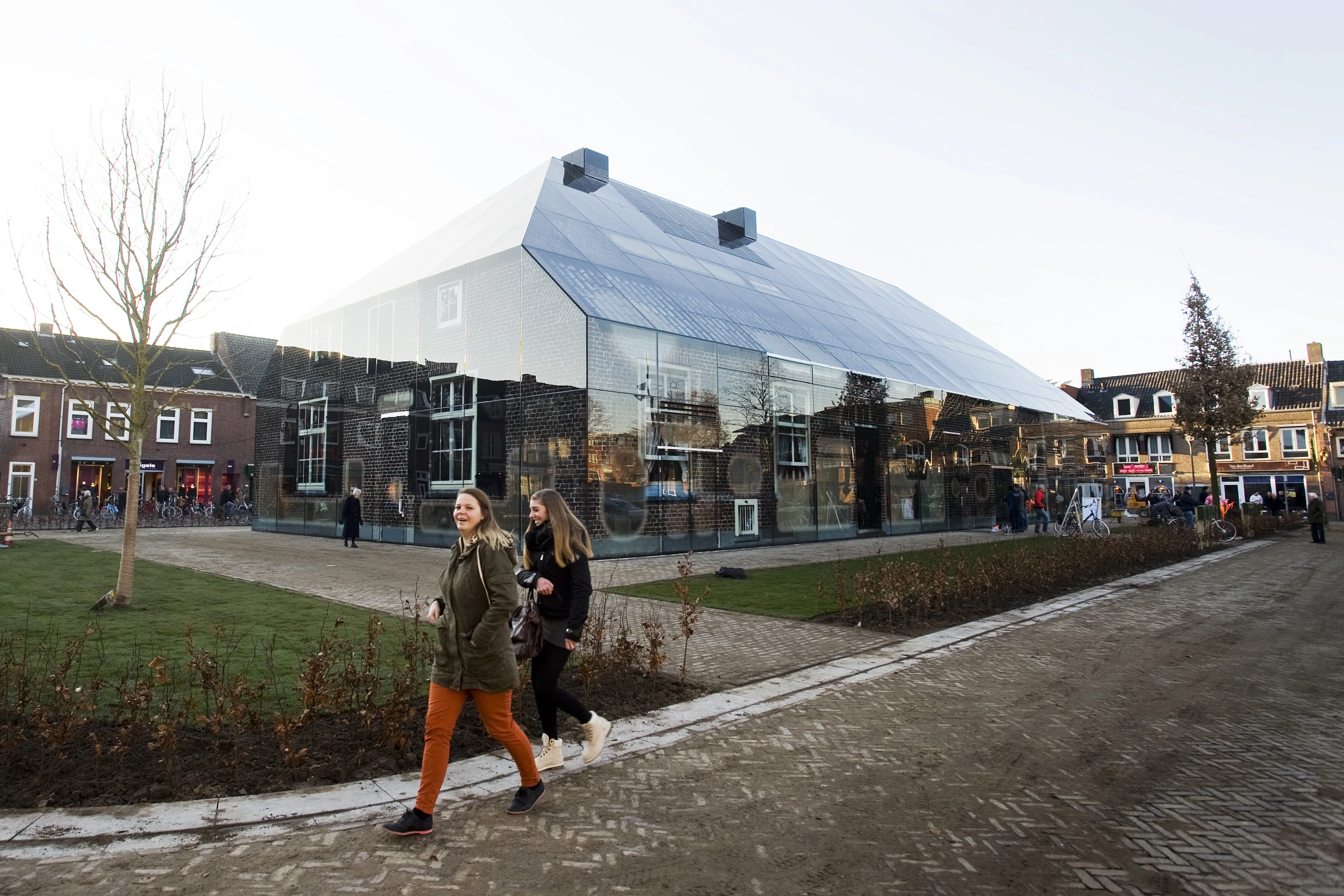 The image of a typical local farm building has been fritted into the glass (Photo: Persbureau van Eijndhoven)