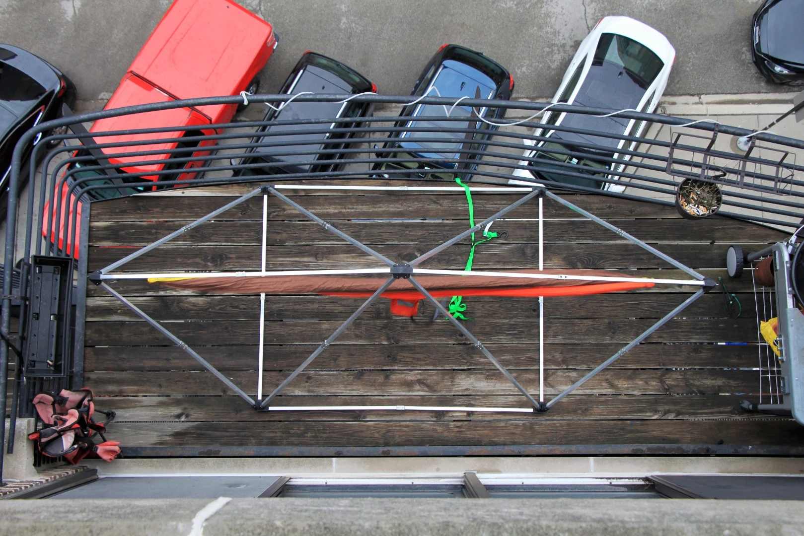 The Hang Solo is relatively light at 12 lb (5.4 kg)