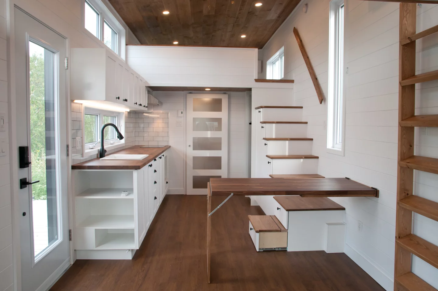 The Ébène V3's wall-mounted mirror, shown in the dining table position