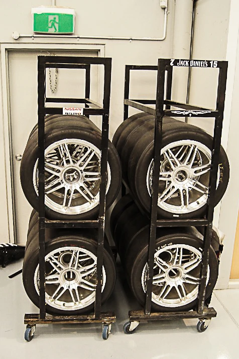 Dunlop supplies the control tire for V8 Supercars