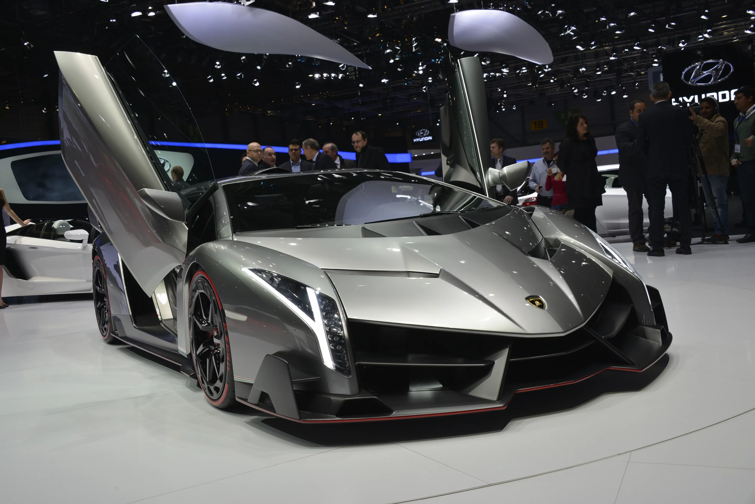 Lamborghini introduces the Veneno
