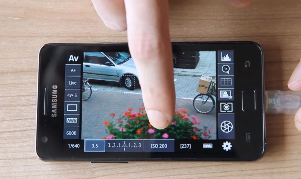 The DSLR Controller Android app allows users to remotely control a Canon DSLR