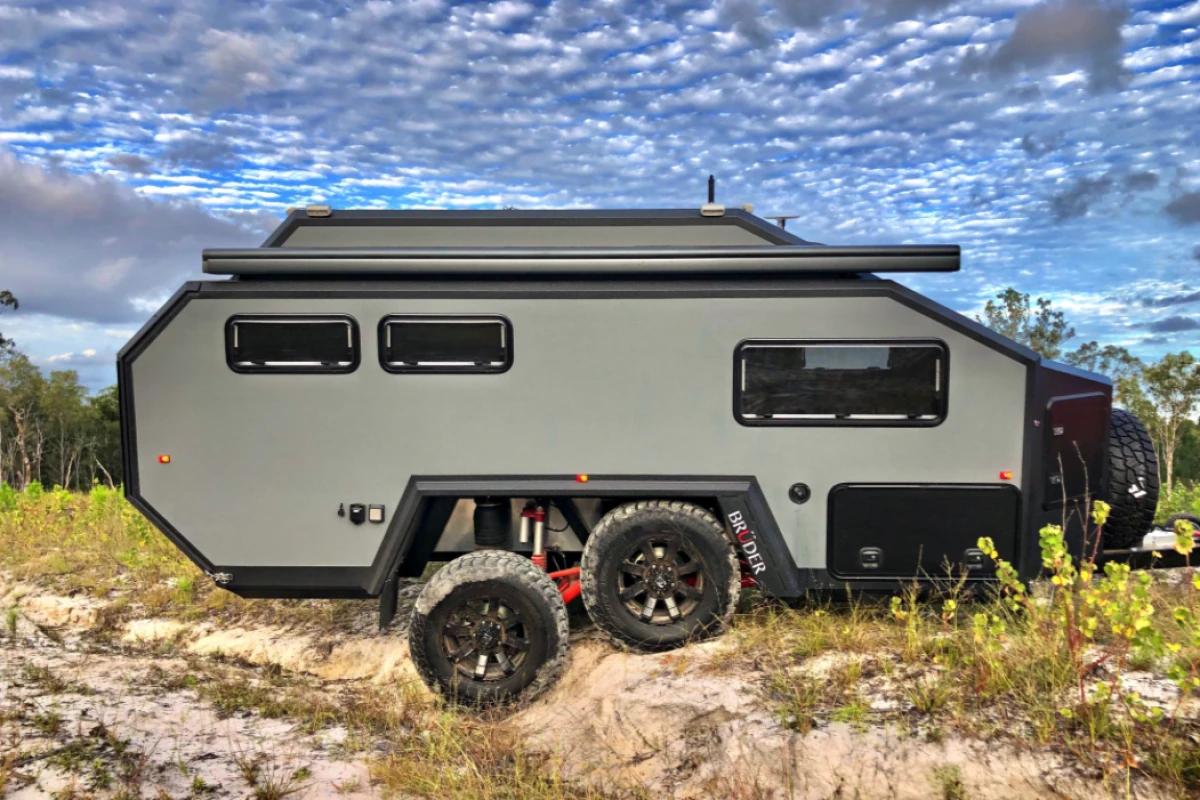 The adjustable suspension with dual remote canister monotube shocks at each wheel helps the EXP-6 GT maintain contact with the ground for a more comfortable, stable ride