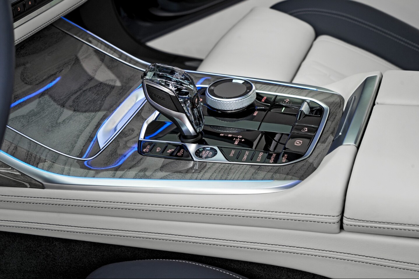 2019 BMW X7: glass-topped gear selector