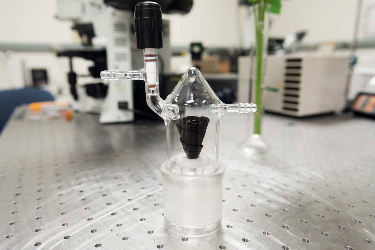 The rose-shaped solar steaming device is capable of producing over half a US gallon (1.9 liters) of purified water per hour, per square meter (10.7 sq ft) of material