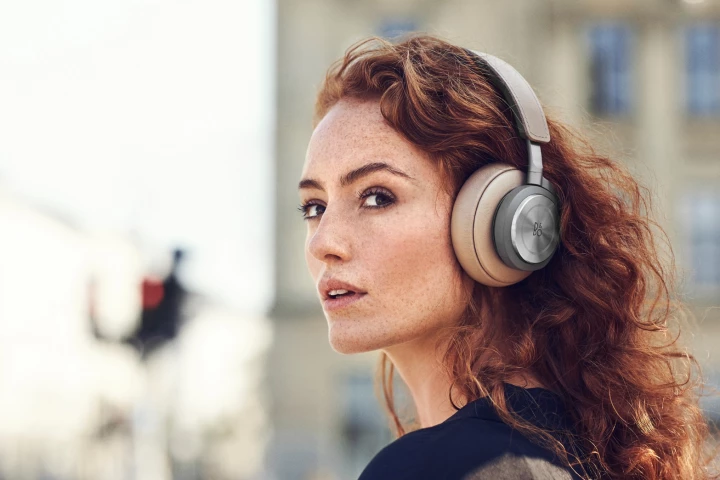 The H9s come in two colors