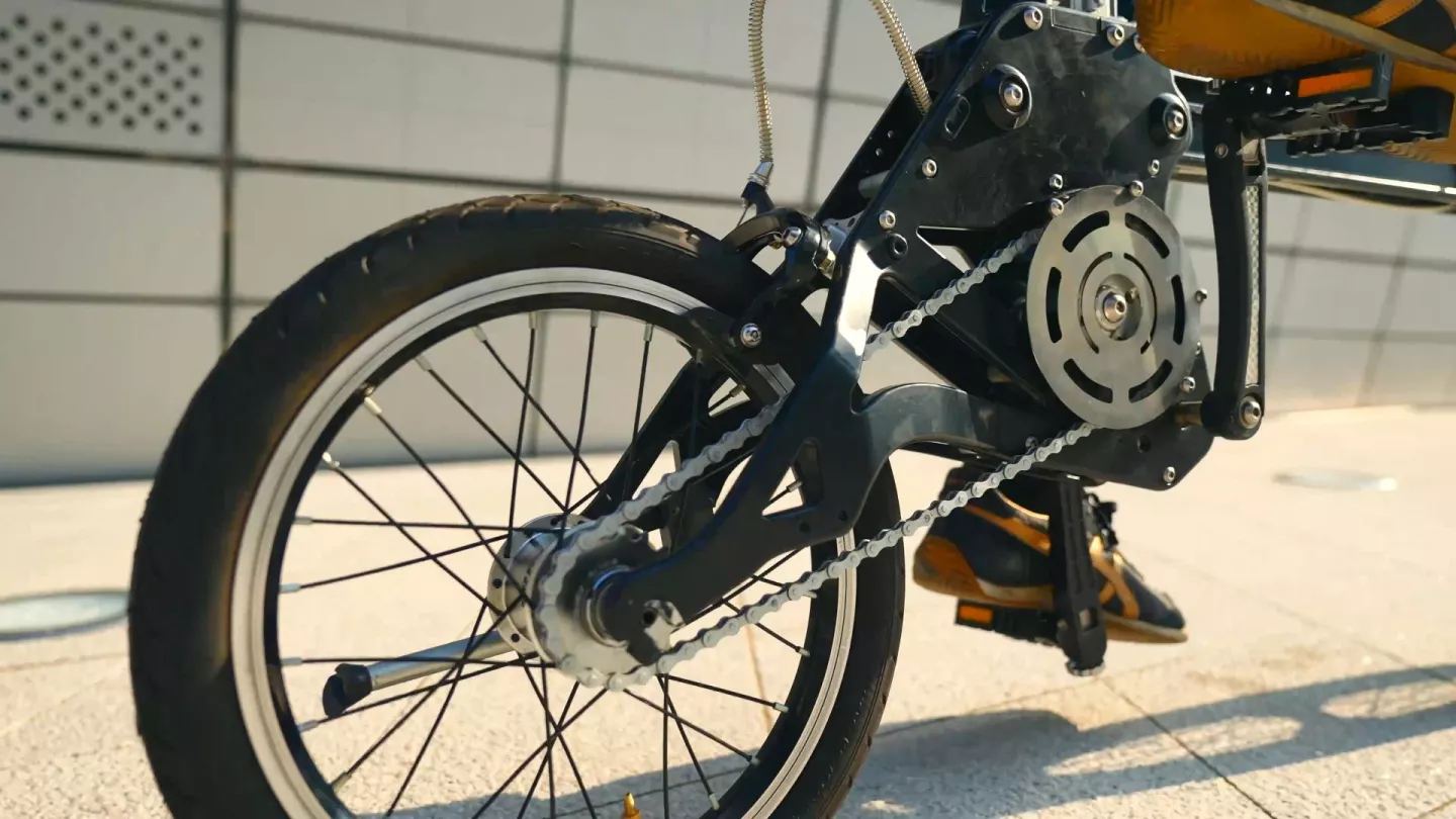 The Pop-cycle also features a chain-driven 2-speed internal gearing mechanism