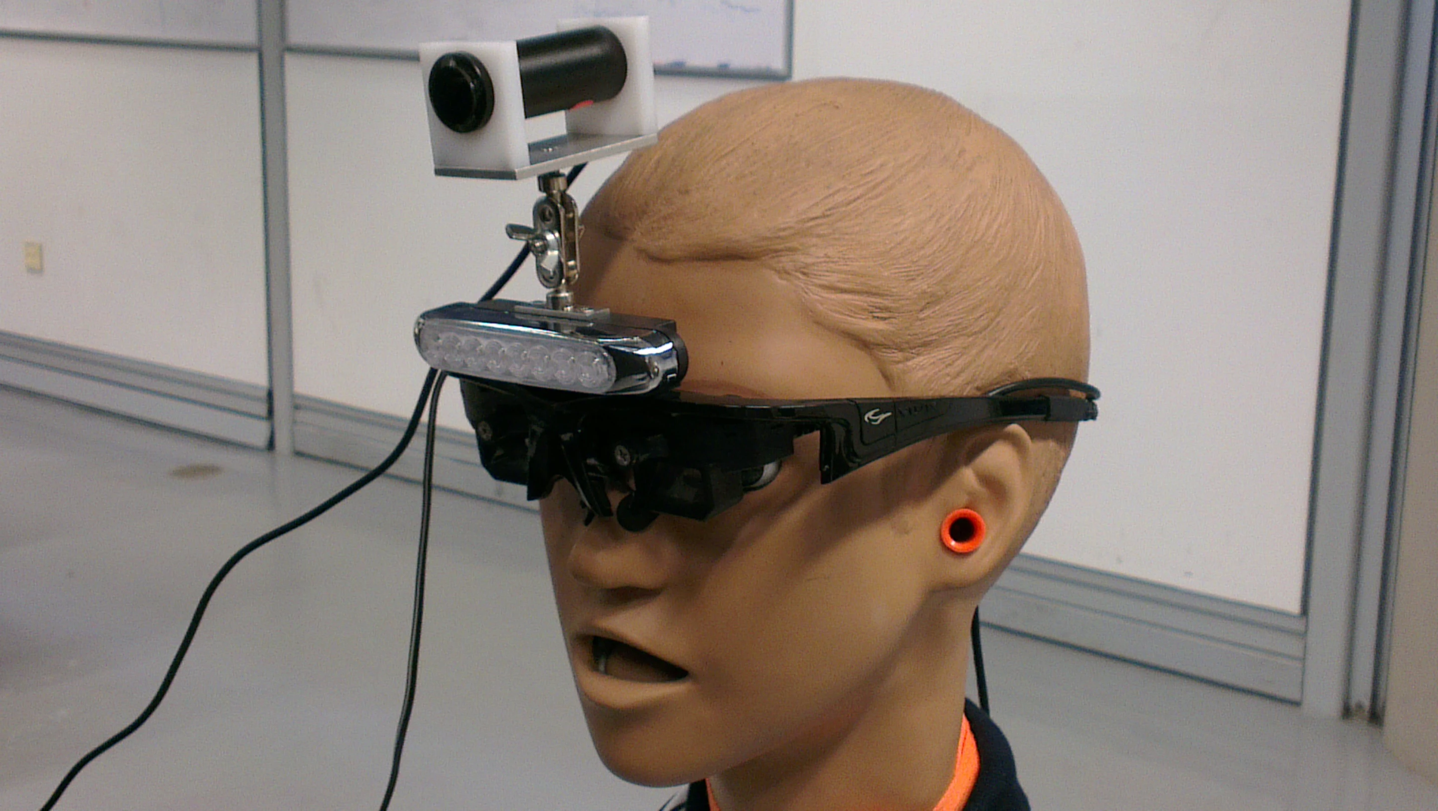 The smart vein locator can spot veins regardless of the patient's skin color (Photo: UTP)