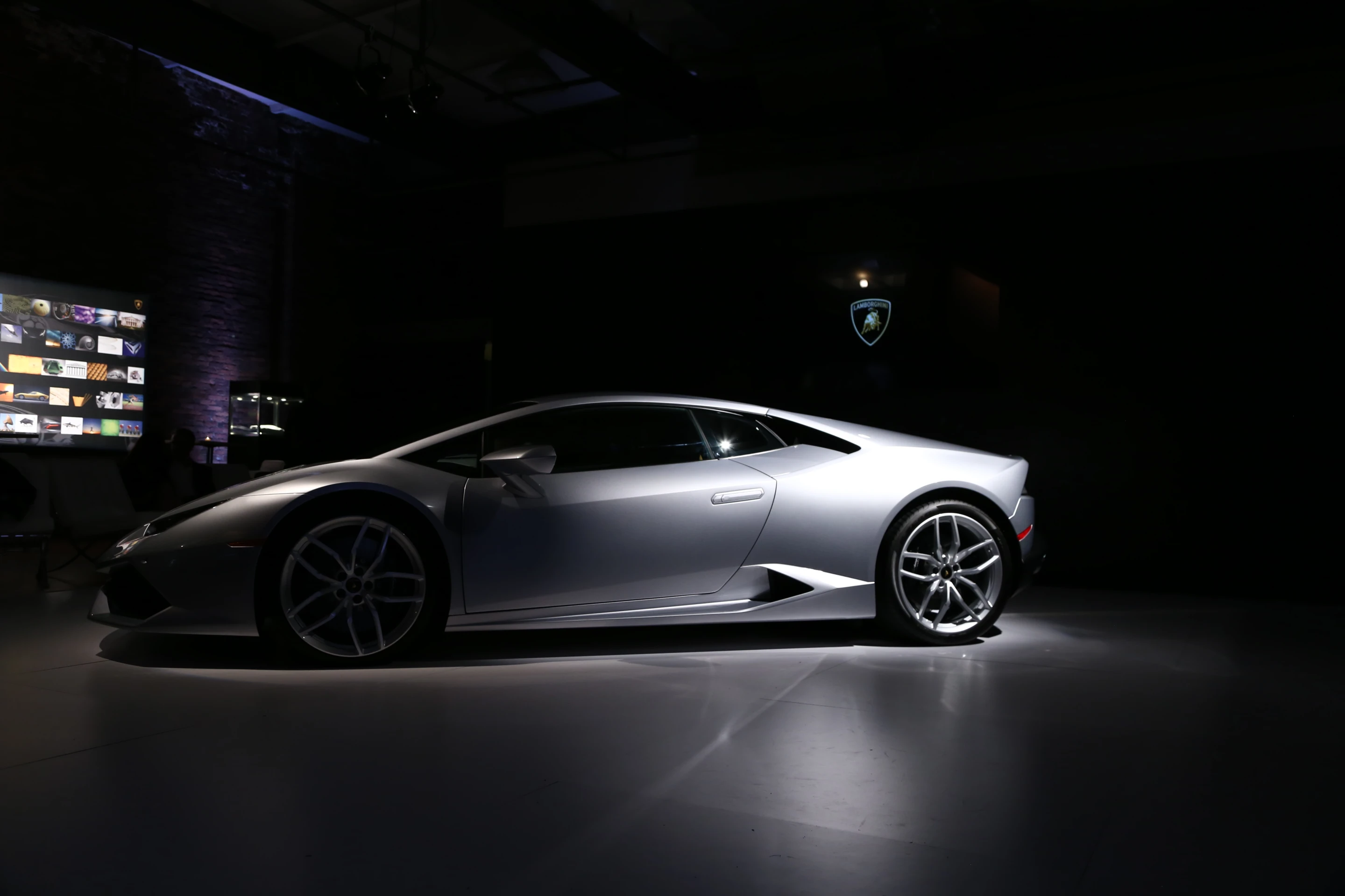 Design Head Filippo Perini used metaphors like hawks, armadillos, tanks, nautilus, hexagons and the "Golden Ratio" of design to help guest understand the car's aesthetic (Photo: Angus MacKenzie/Gizmag.com)