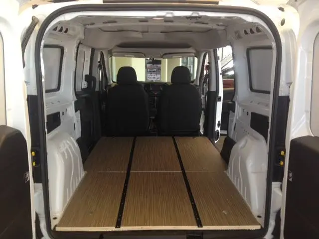 The vinyl floor with mounting tracks makes the modules easy to slide in and out