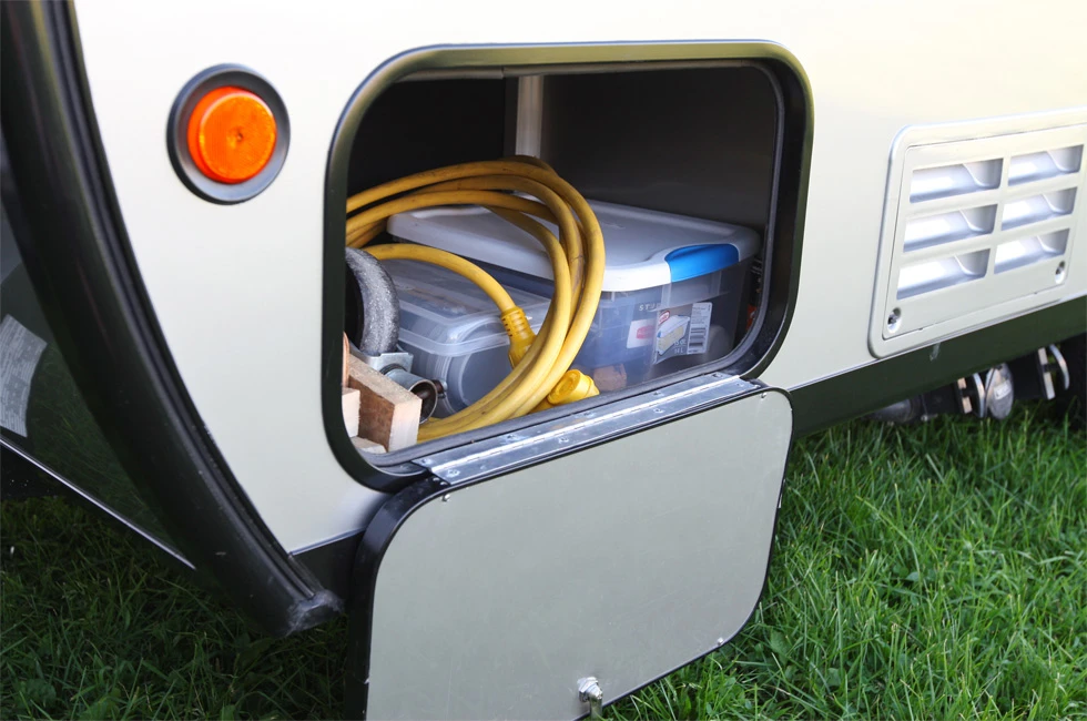 Safari Condo Alto R 1723 storage compartment