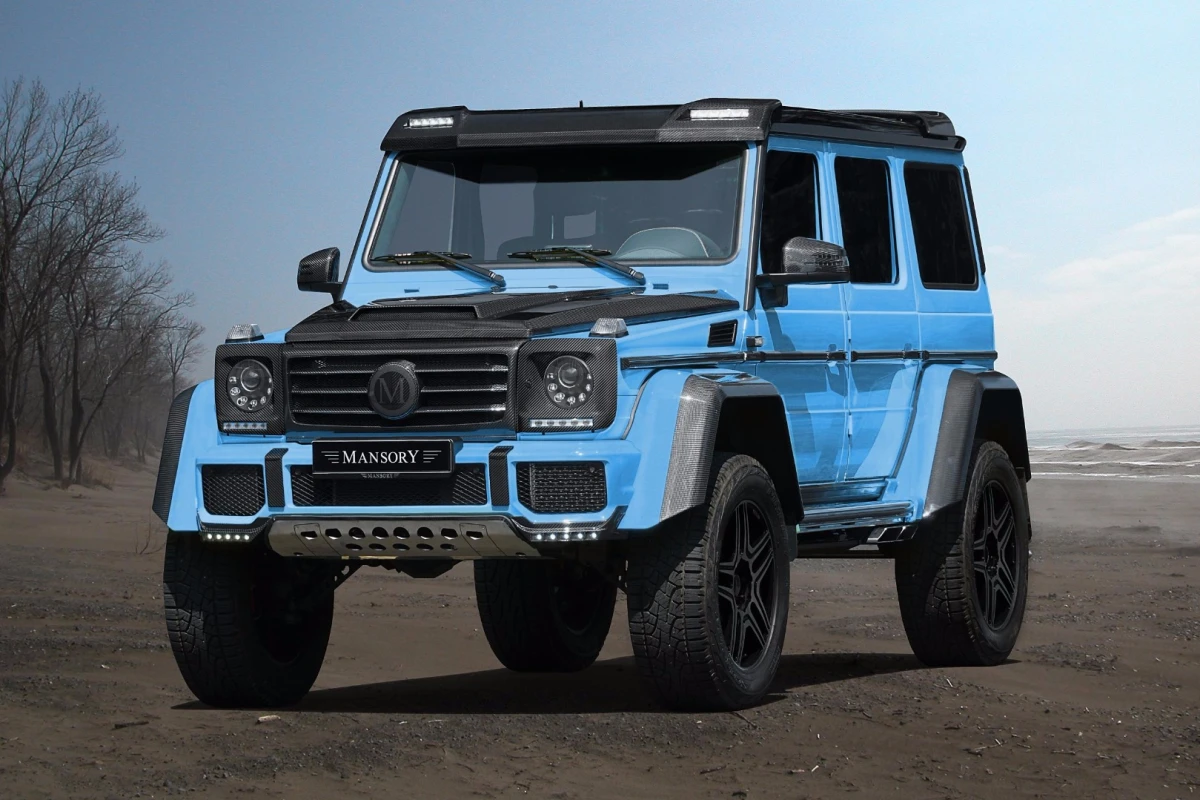 Mansory adds a lot of carbon around the sky blue G500