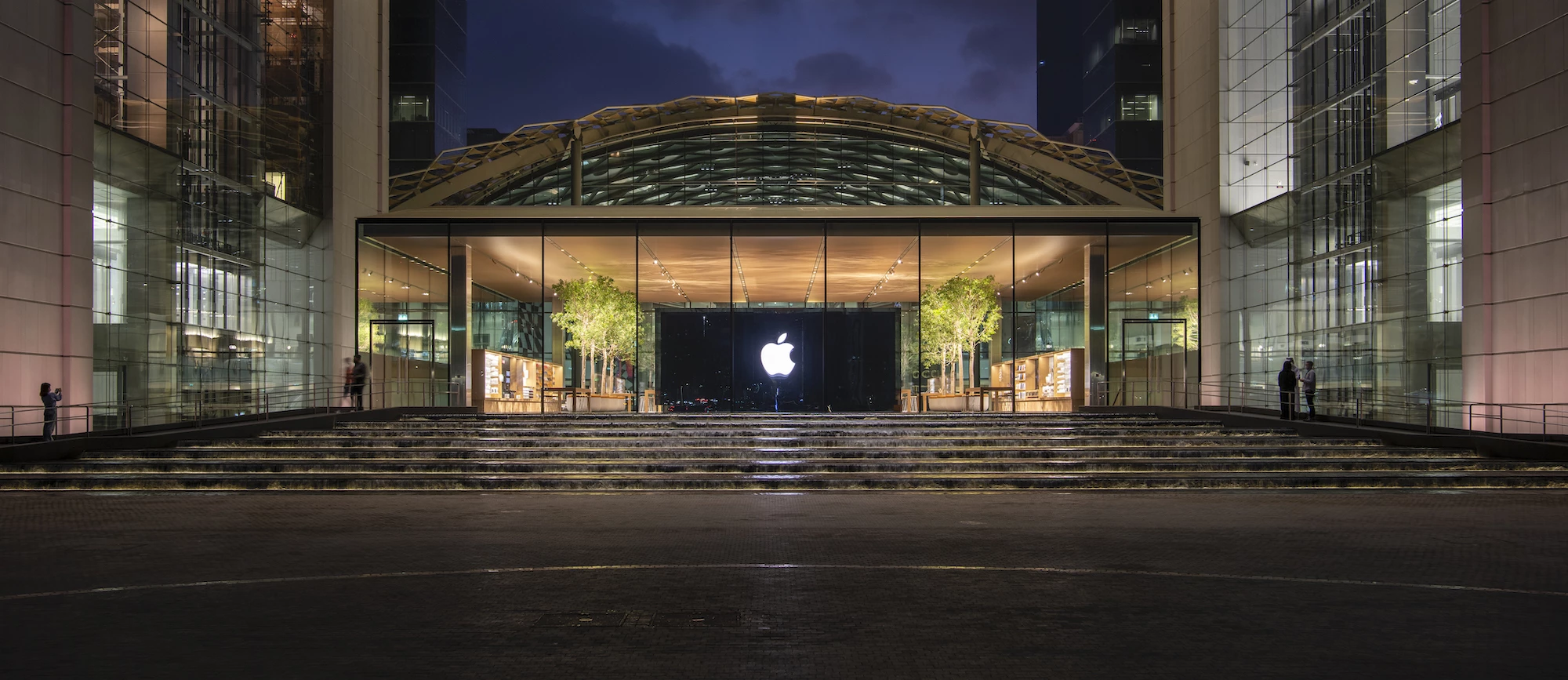 Apple Al Maryah Island is located in Abu Dhabi's financial district on a choice spot on the island's waterfront