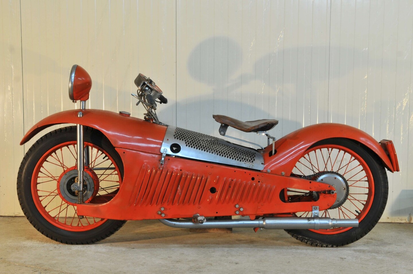 Georges Roy is one of the great unacclaimed motorcycle designers, and two of his designs went to auction in Paris, being this 1931 Majestic 350 and a 1928 New Motocycle 500. Paul d'Orleans at The Vintagent did an extensive road test on a 1930 Majestic, which explains in detail just how far ahead of the game Roy was 90 years ago. | sold for $99,321 ( € 81,056 ) | 1931 Majestic 350 | Estimate: € 30,000 to € 60,000 | Artcurial | Lot 250 | Auction Description