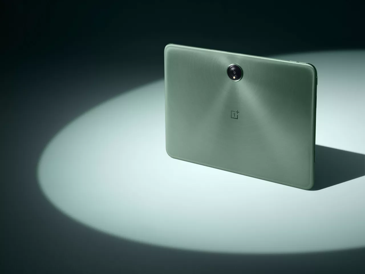 The OnePlus Pad is housed in an aluminum chassis with a rippling effect rolling outward from the 13-MP central camera, which nods at the design language of the Black Hole array in the company's flagship smartphone