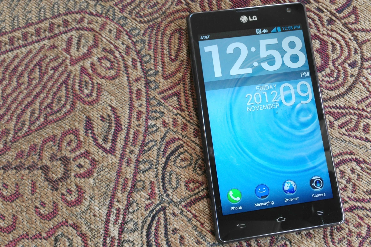 Though it's huge, the Optimus G's display is gorgeous