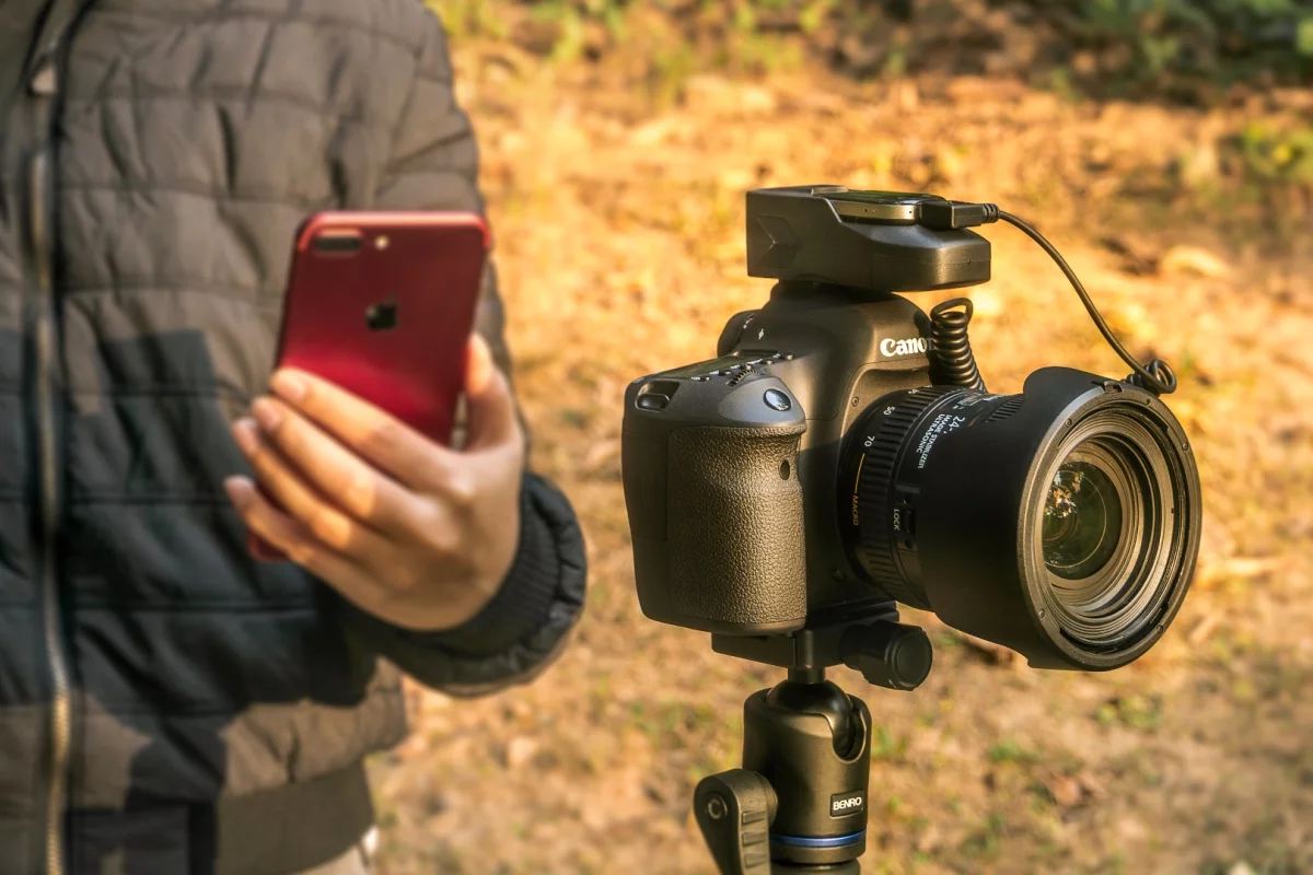 Aurga works with Nikon and Canon cameras, along with iOS and Android mobile devices