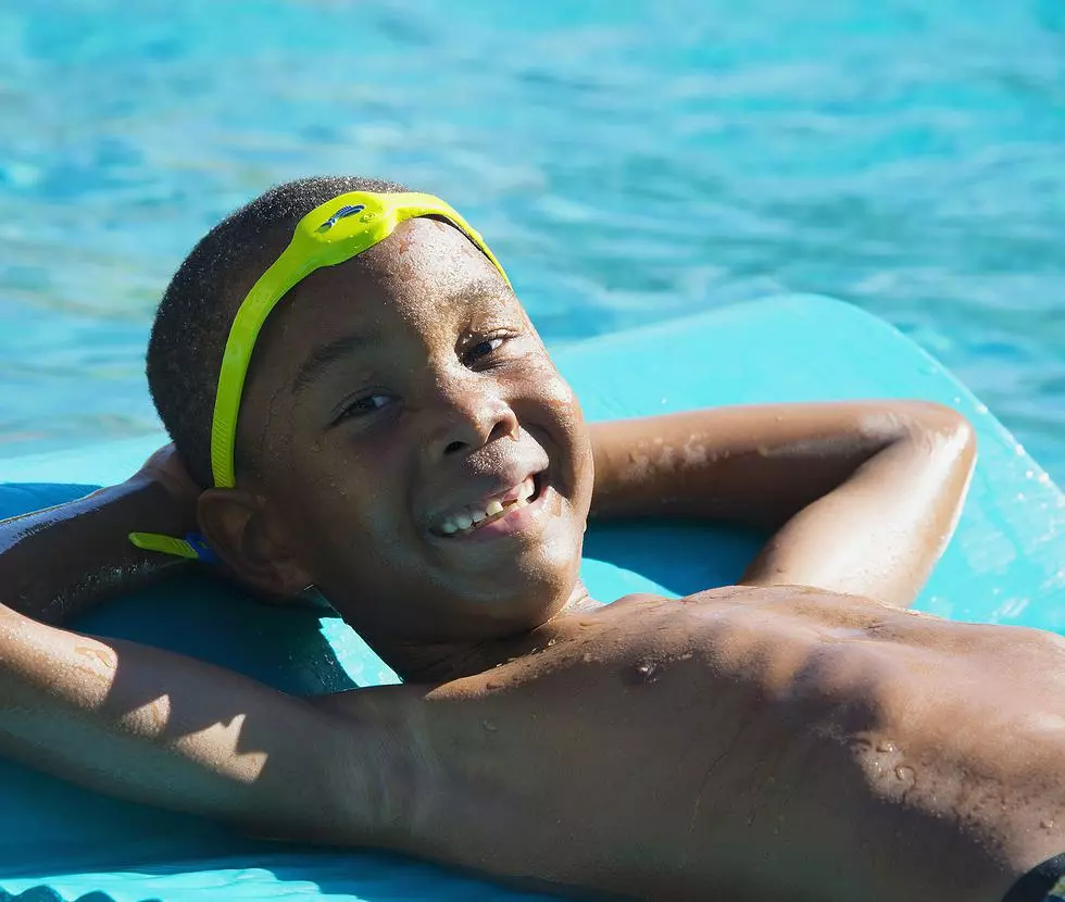 iSwimband uses a built-in sensor to detect when the wearer has been submerged for a dangerous length of time