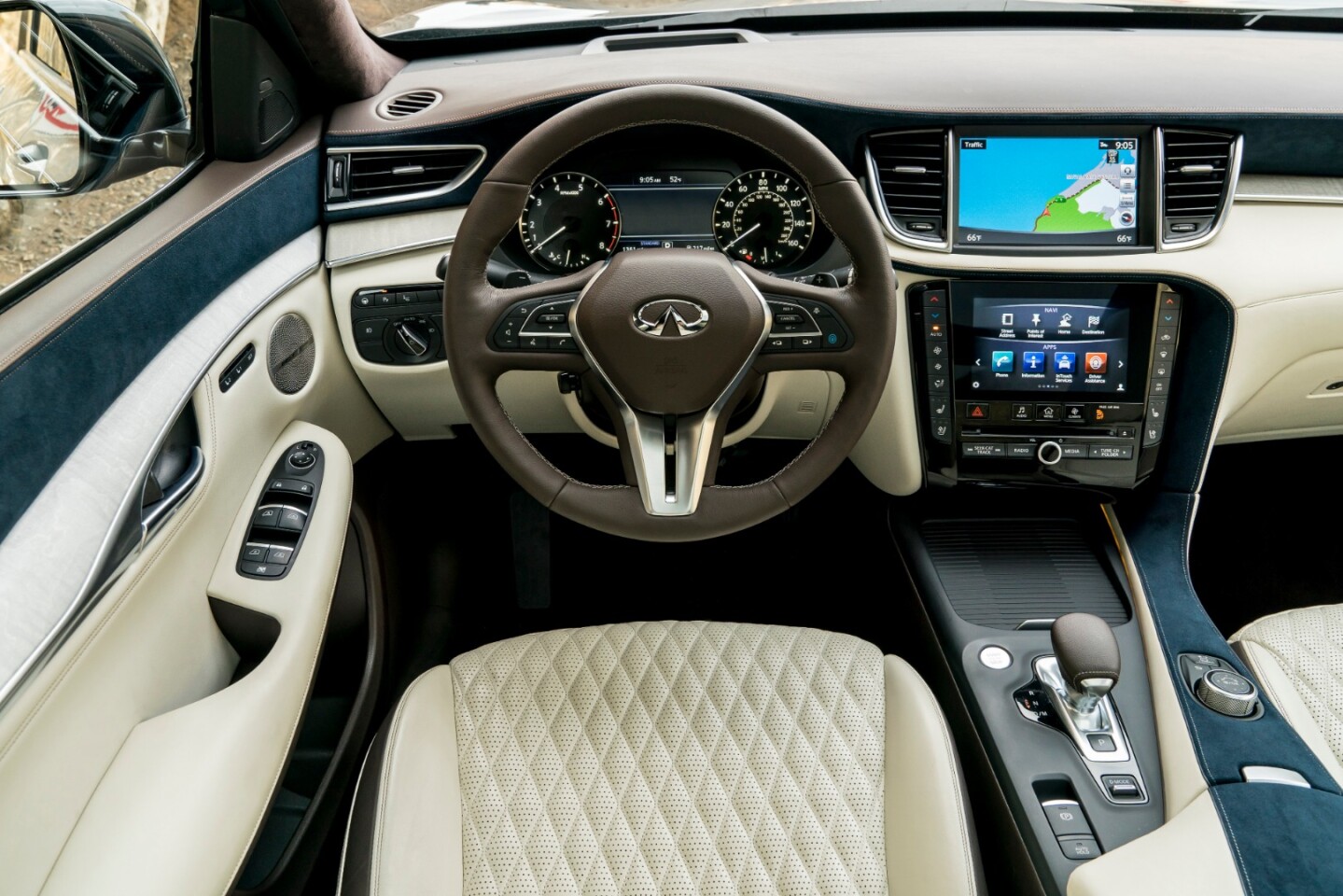 The dual-screen infotainment setup is another down point for the 2019 Infiniti QX50