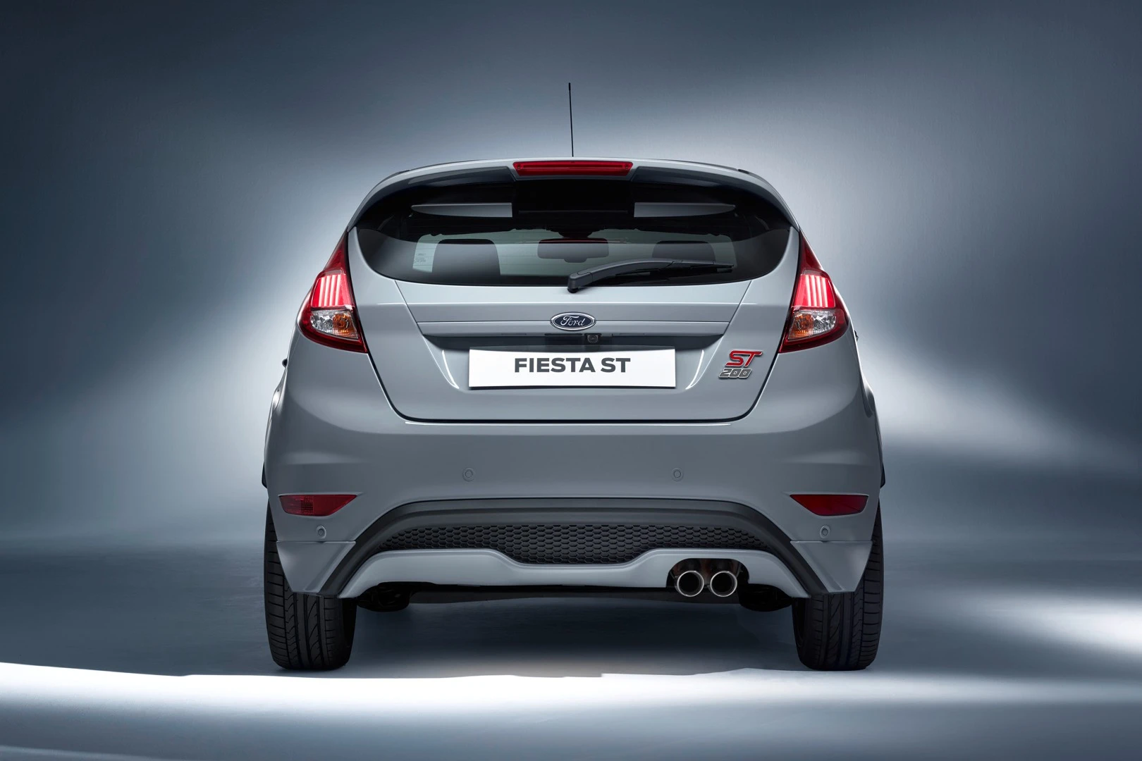 Thanks to revised spring and damper rates, the ST200 sits 15 mm lower than regular STs