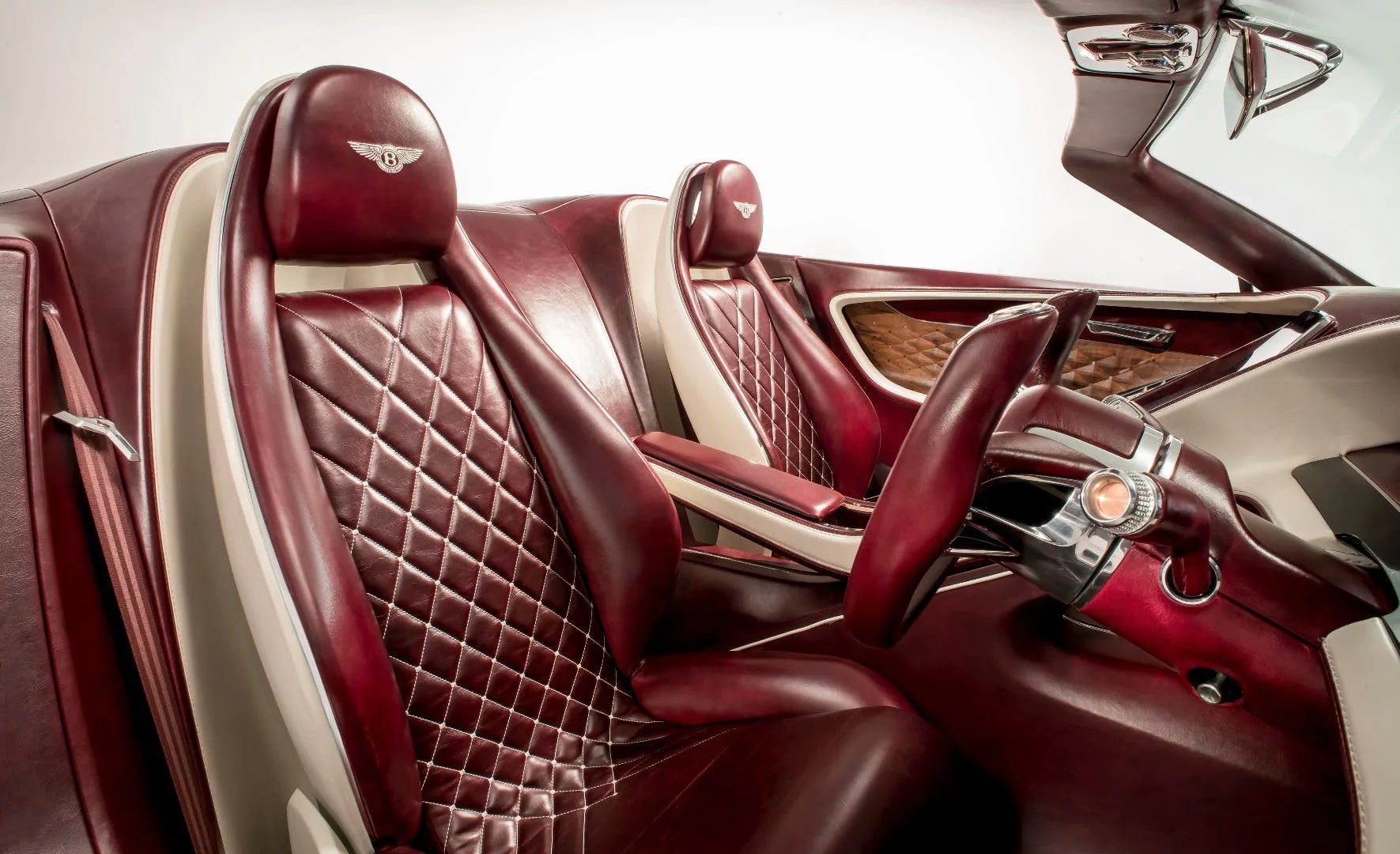 Bentley blends the classic with the modern in the EXP Speed 12 6e's interior