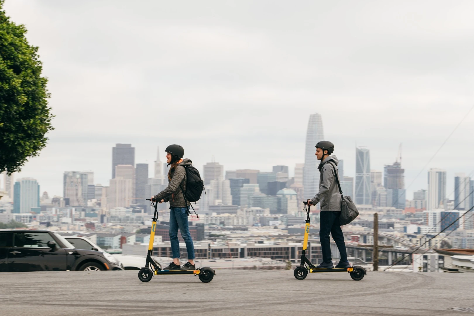 Skip’s scooters will be dockless, powering around the city at up to 18 mph (29 km/h) on a 36 V 350 W hub motor