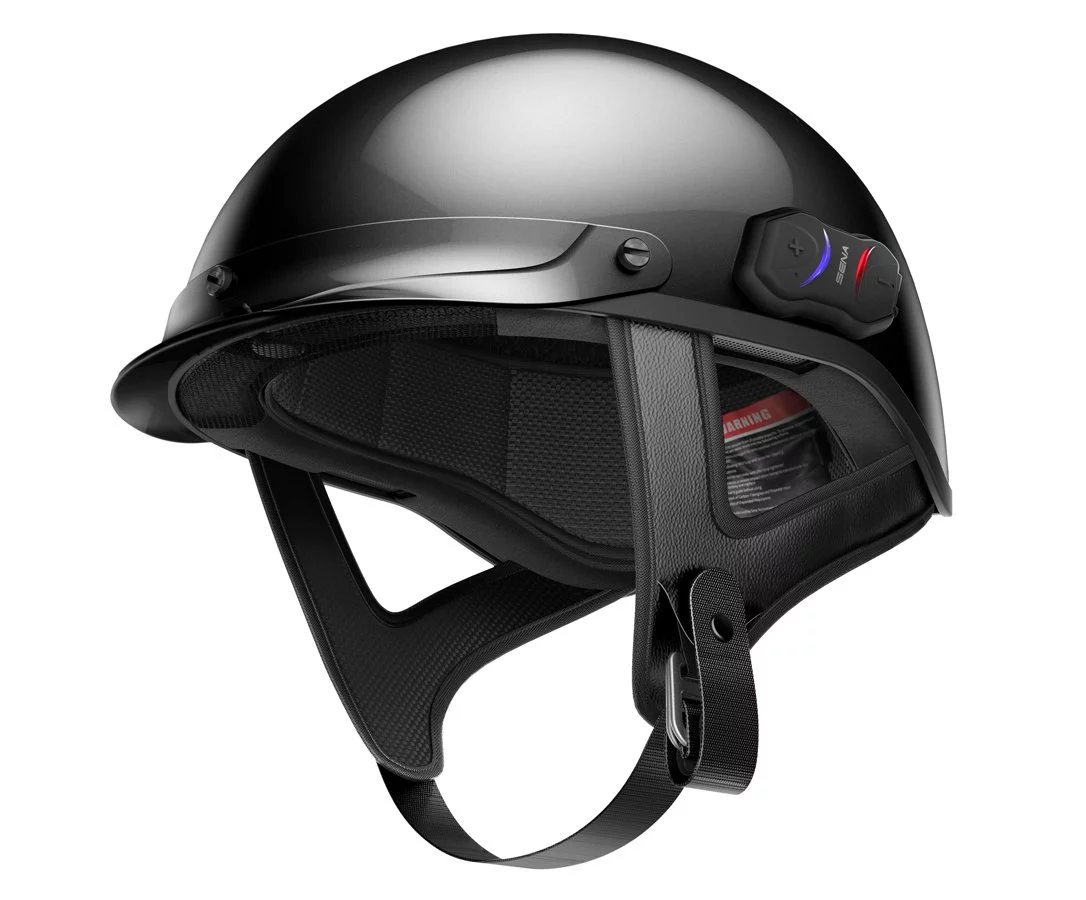 Sena incorporated a very discrete Bluetooth communication system in the Cavalry half-helmet