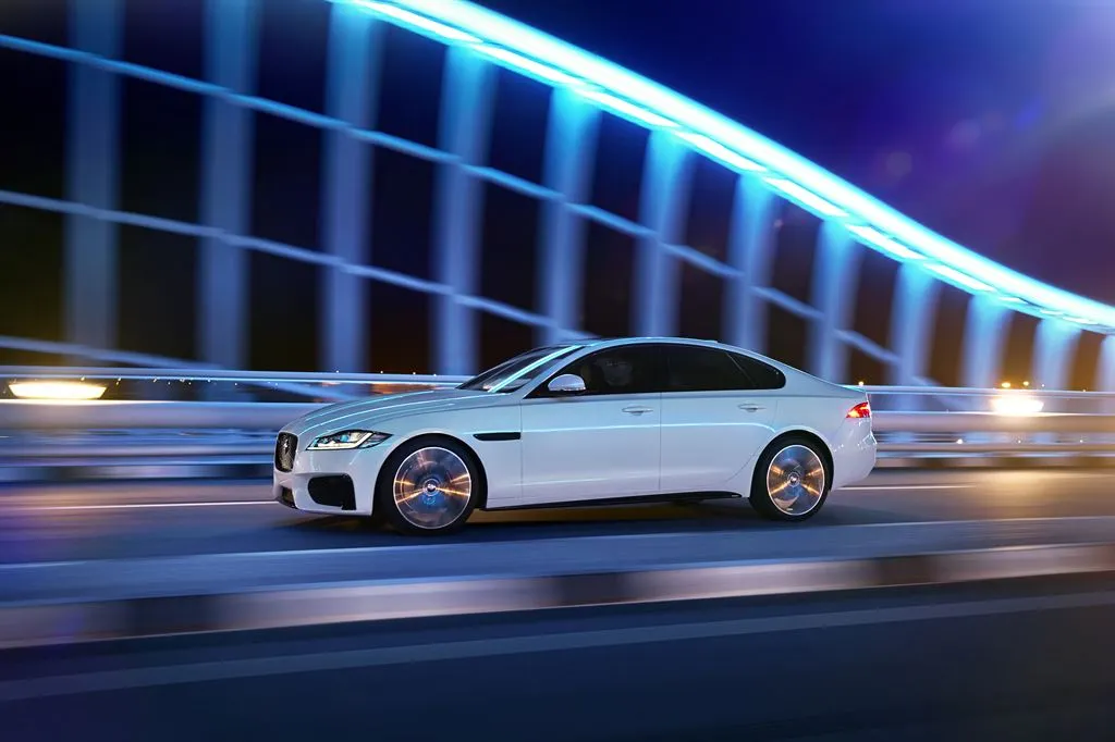 The 2016 Jaguar XF has an 8-speed gearbox