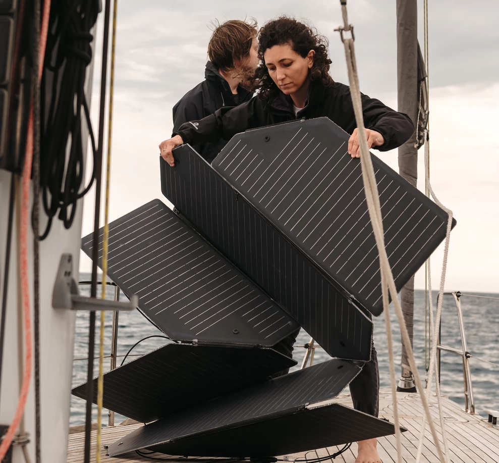 Each Levante panel system sets up and breaks down in seconds with a single motion