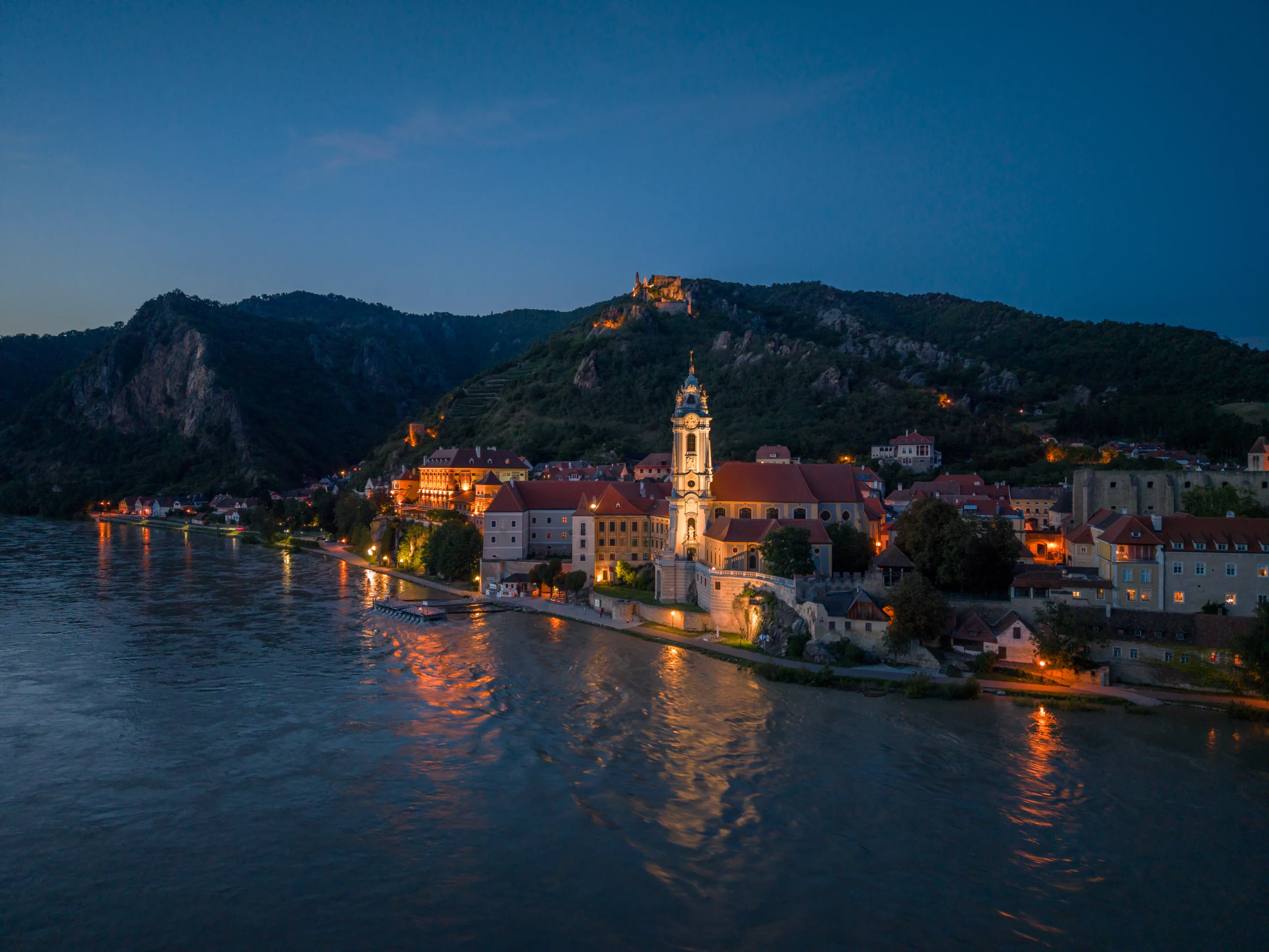 The Mini 5 Pro excels at low-light shooting