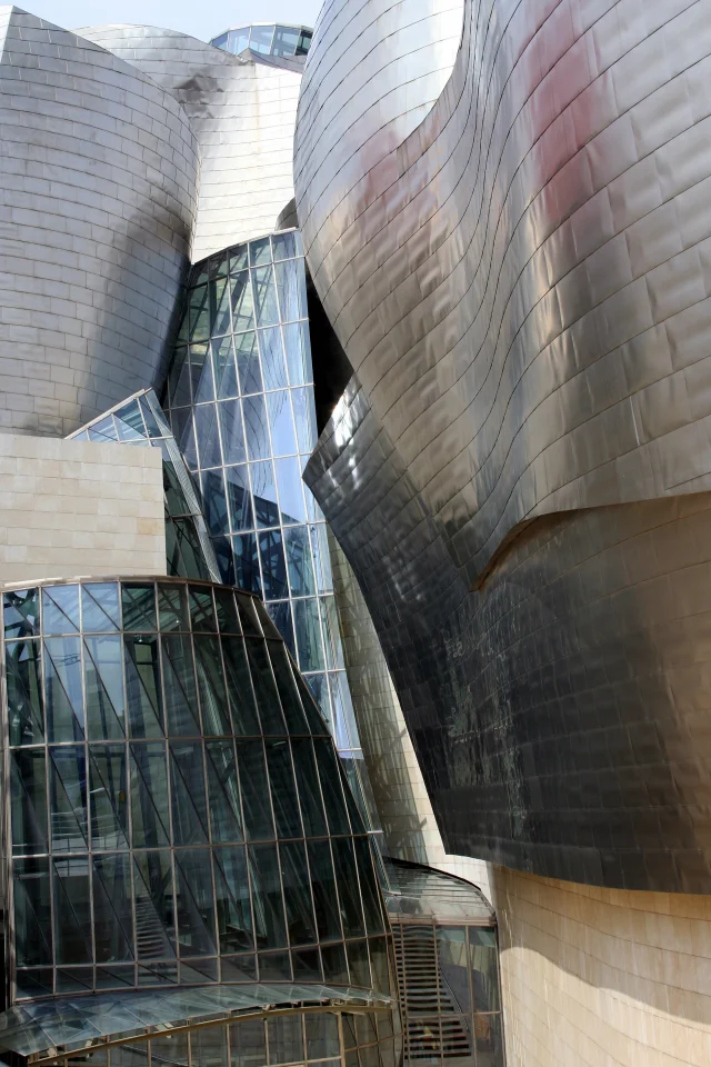 The Guggenheim Museum Bilbao sheathed in titanium (Image: E. Goergen via Wikimedia Commons)