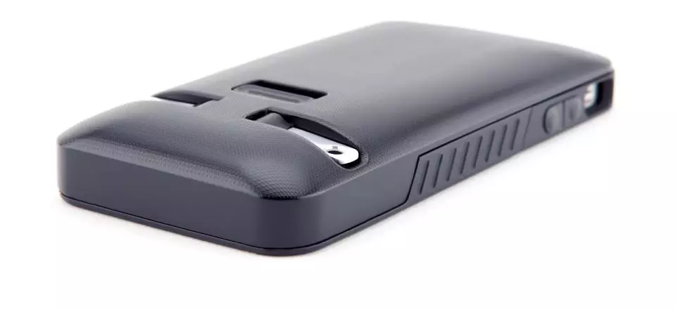 Phone accessory maker, Detached, is now looking for funding for its new smartphone case, which features a collapsible electrical plug on the back