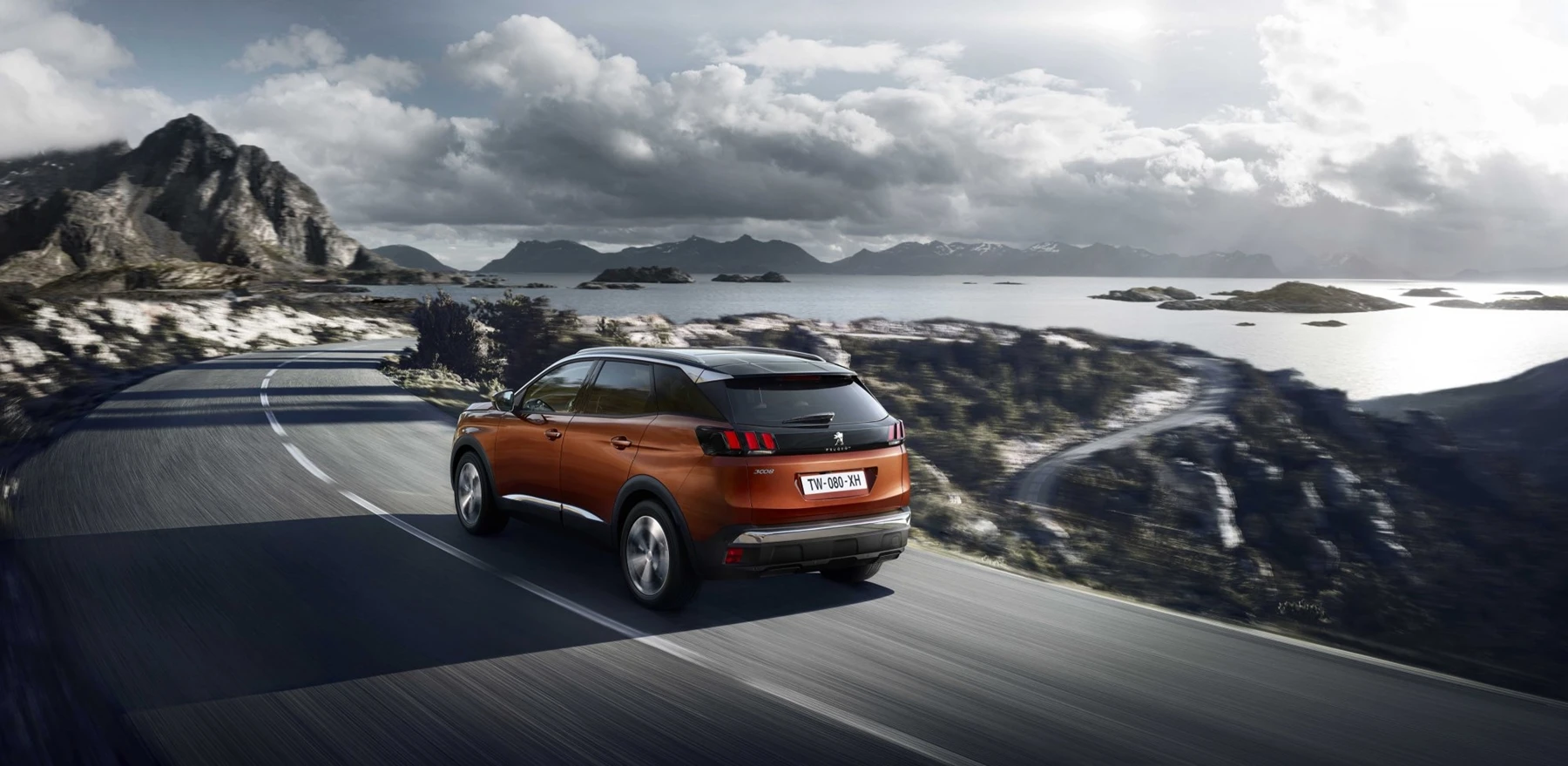 Active Safety Brake and Distance Alert notifies drivers of potential collisions and reduces speed automatically if required