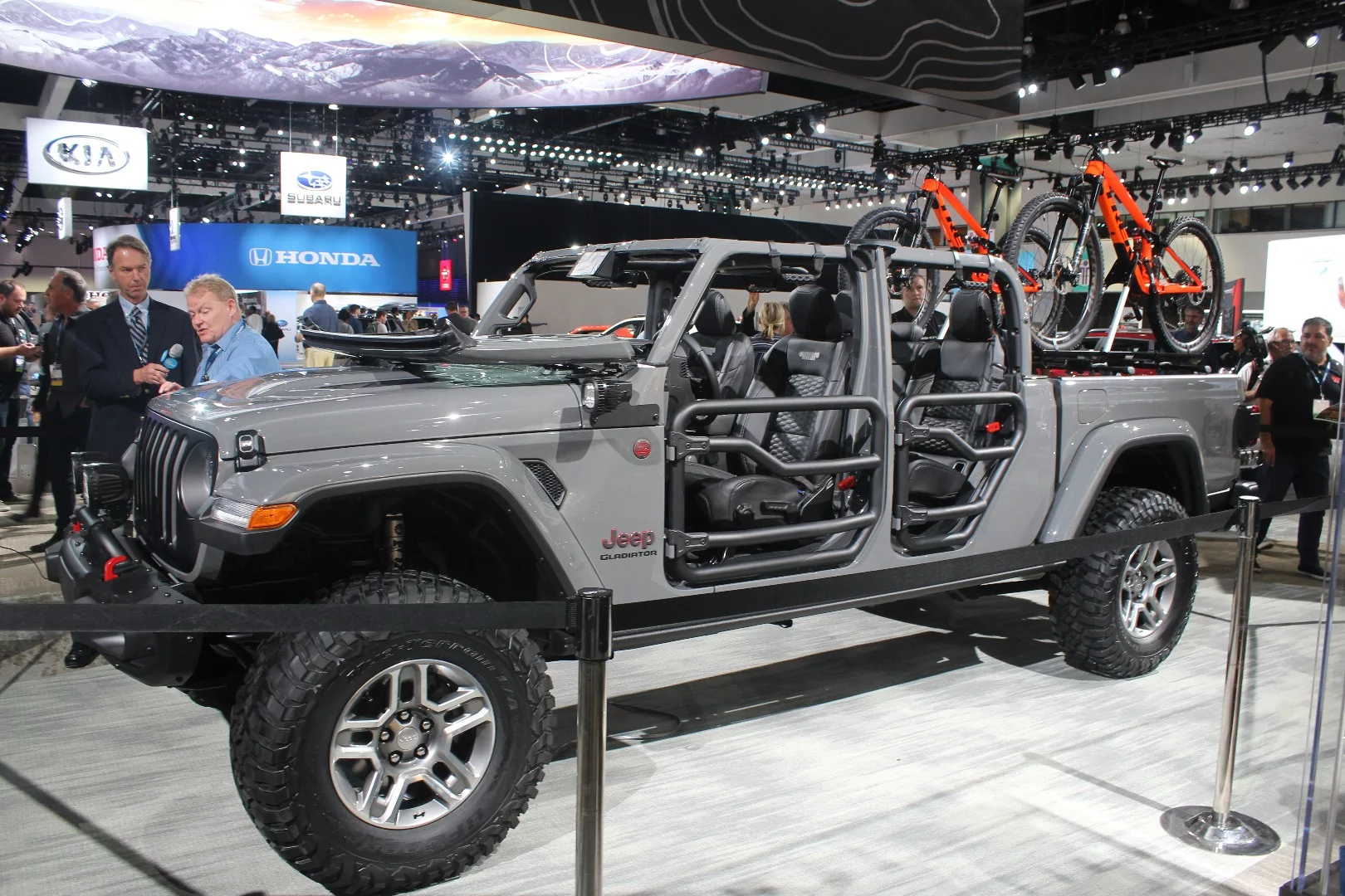 Utilizing a body taken from the Wrangler Unlimited four-door model, the Gladiator adds a five-foot pickup truck bed