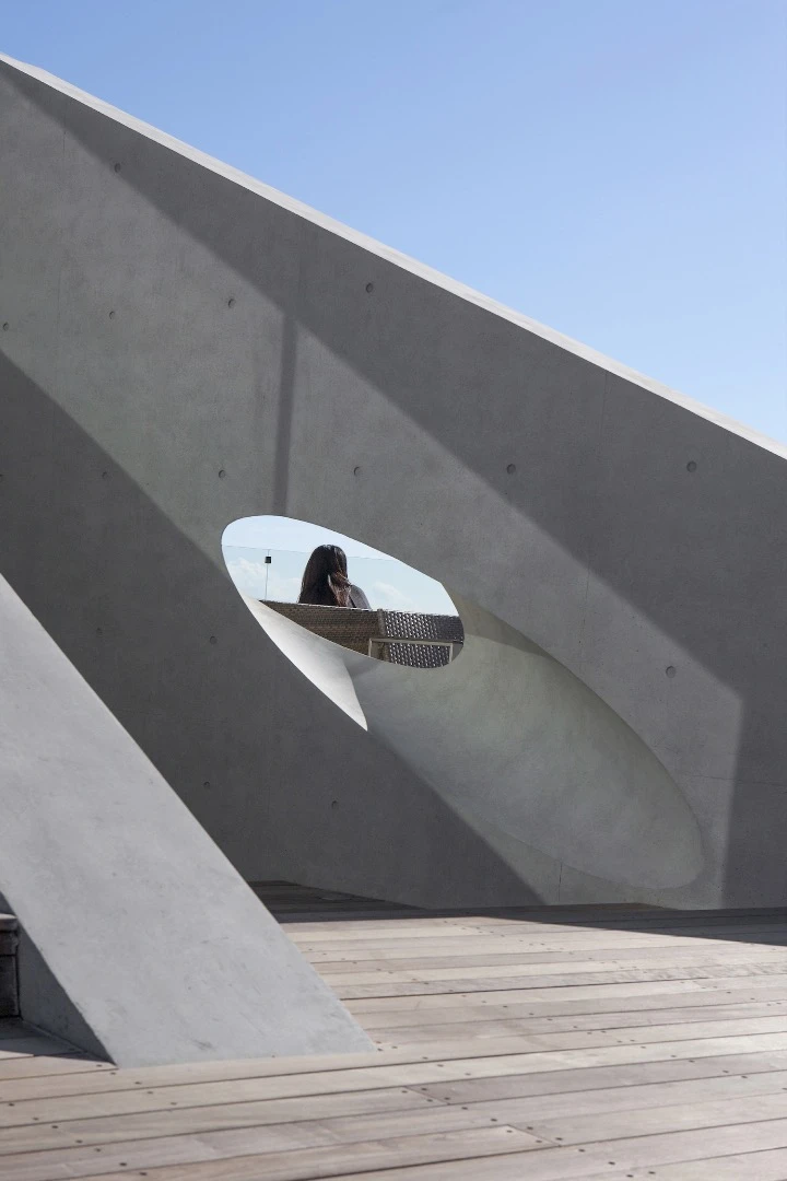 Fans of concrete architecture should find a lot to like about the Gijang Waveon