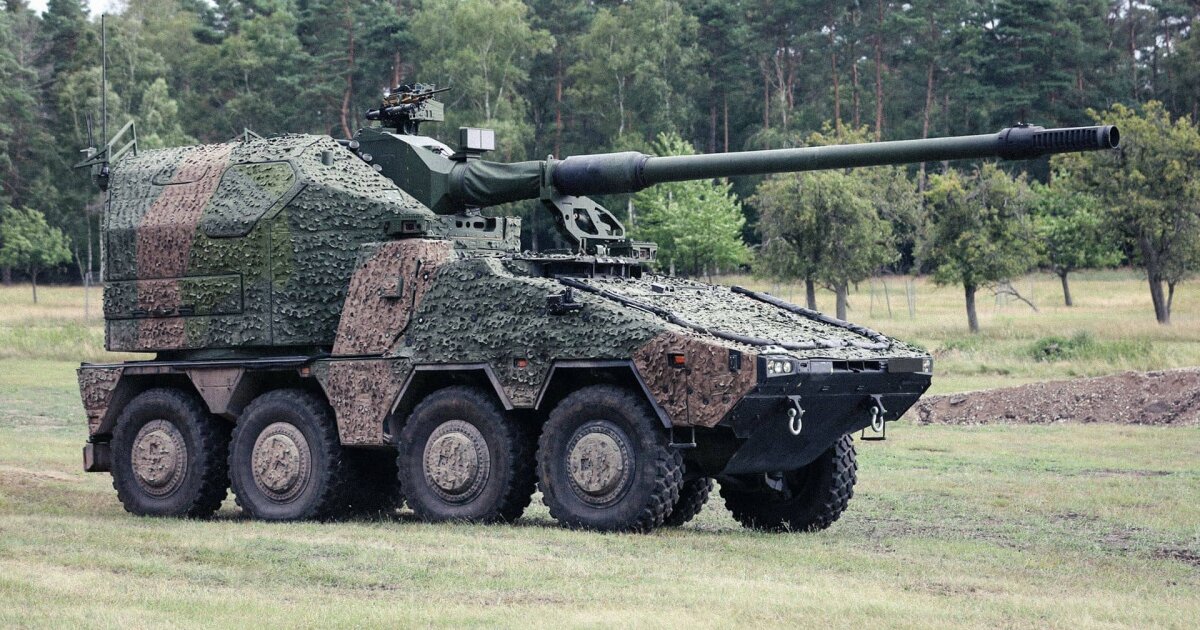 The RCH 155 mounted on the Boxer vehicle