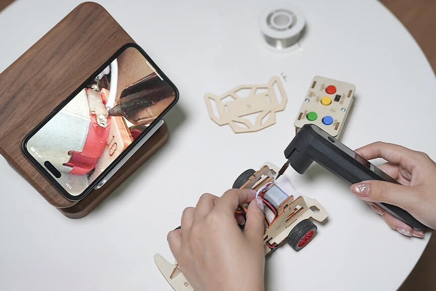 Smart soldering iron packs a camera to show you what you're doing