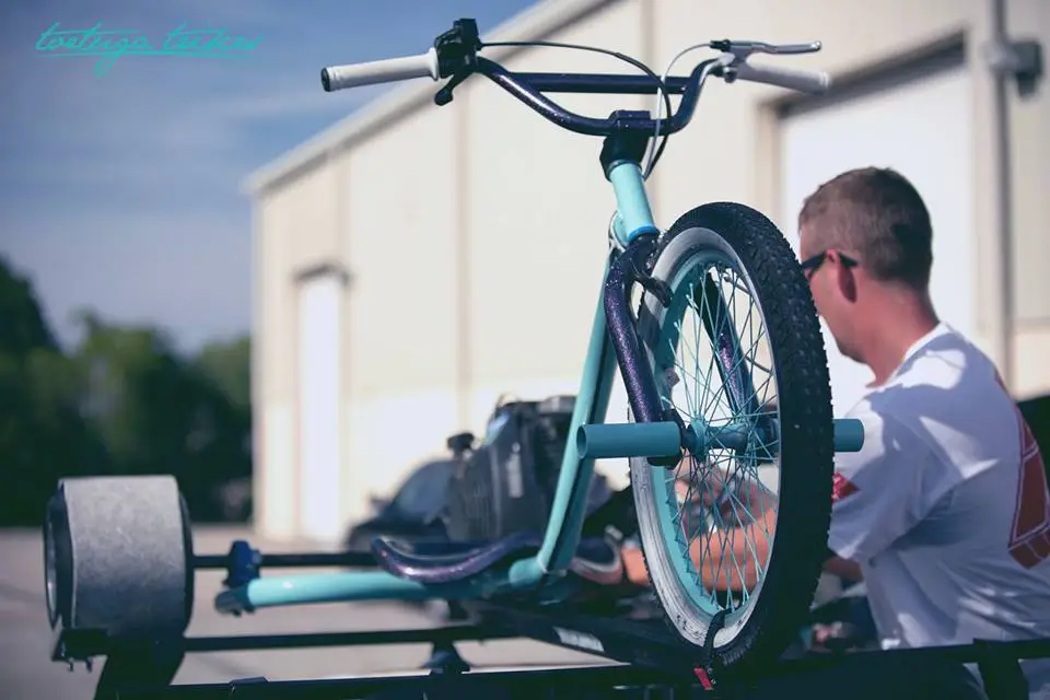 The frame is made from hardened steel and according to the company, can support riders weighing all the way up to 450 lb (204 kg)