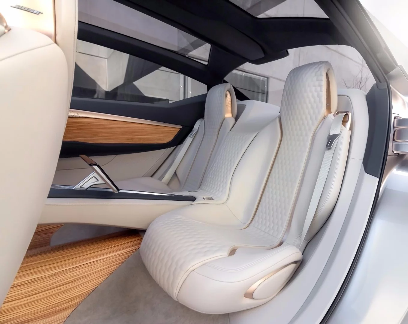 In the back seats, whose design mirror those of the driver and front passenger, plush seating and a lot of glass above and around make for a very open feel