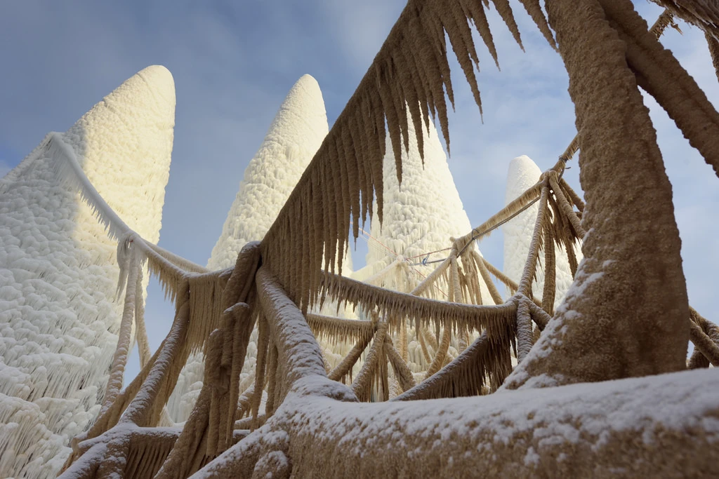 The rope structure of the Sagrada Familia in Ice (Photo: Bart van Overbeeke)