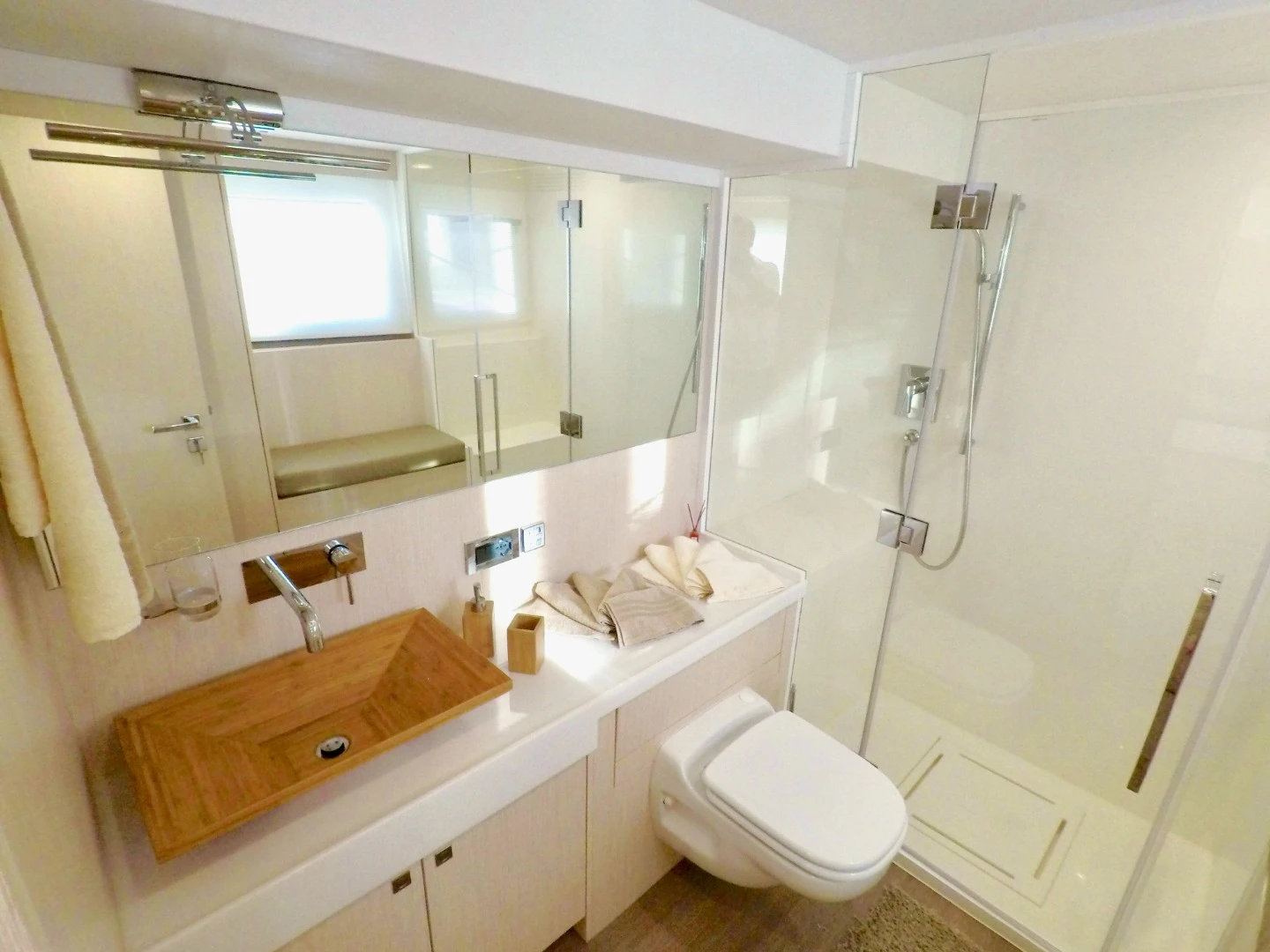 Silent 55: guest bathroom