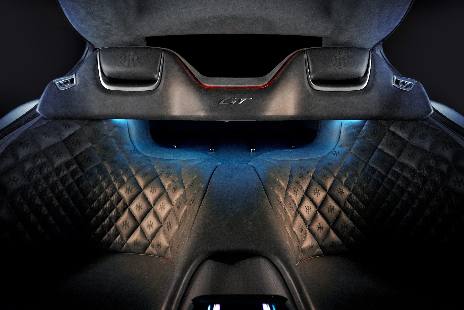 Pininfarina HK GT: luxury rear seats with less than luxury foot space