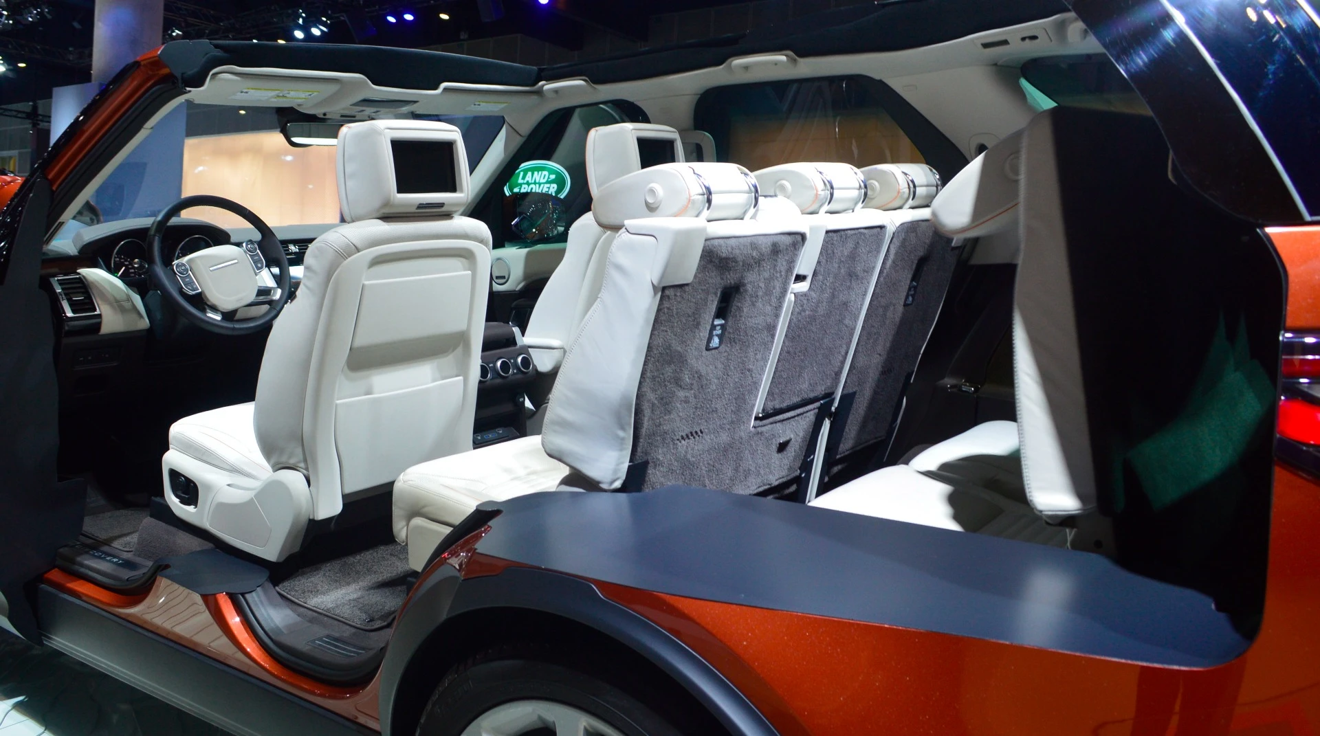 Third row unfolding - the new Discovery's second and third rows can be adjusted with hard controls at the rear, the central touchscreen and a smartphone app