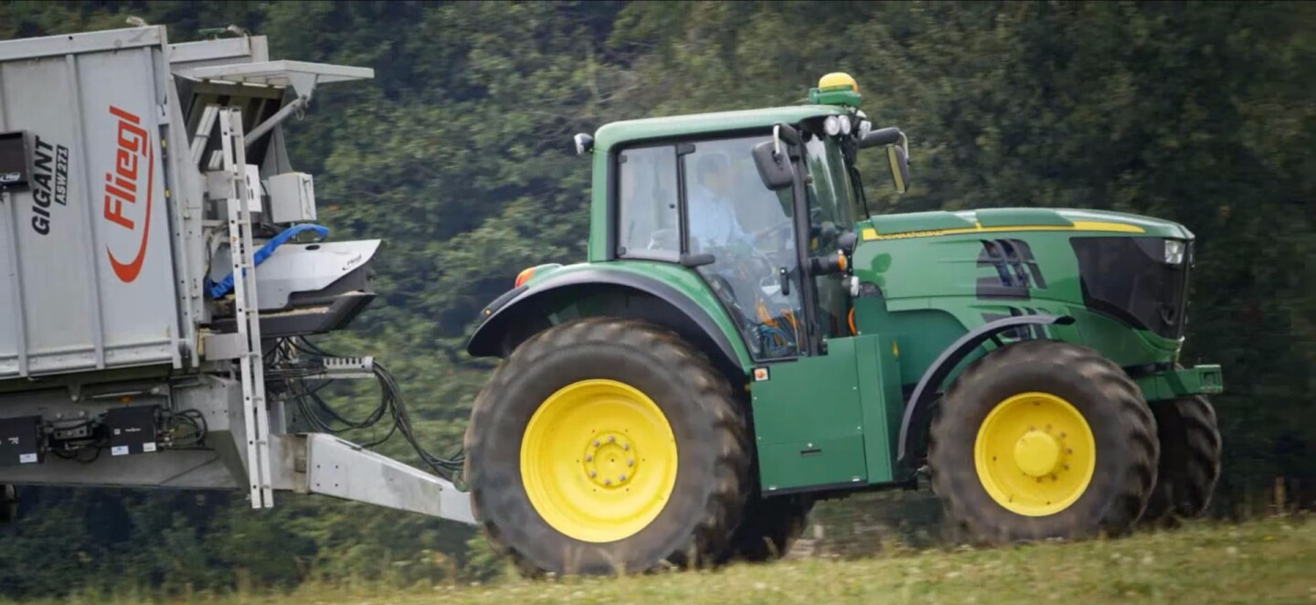 John Deere's electric tractor A vision of zero emissions farming
