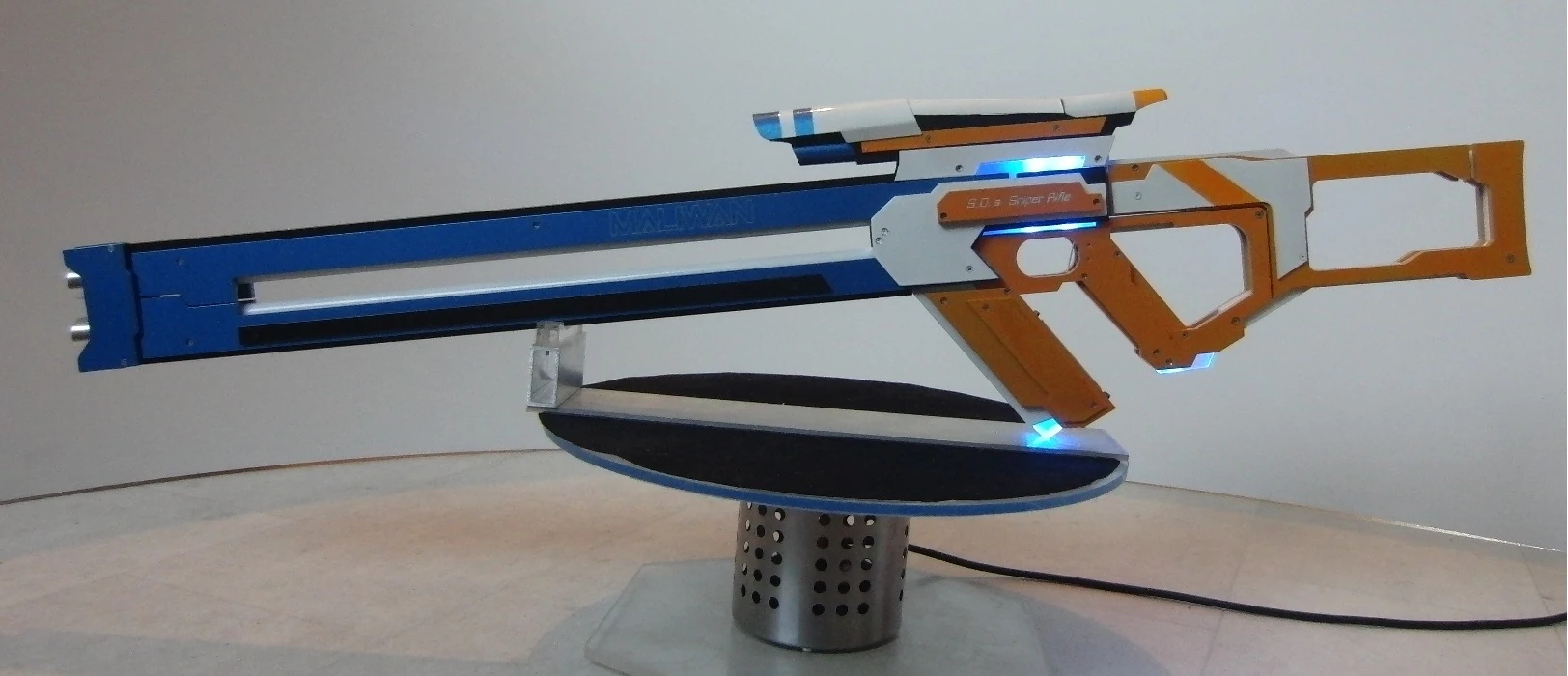 The cyberpunk-esque Borderlands rifle