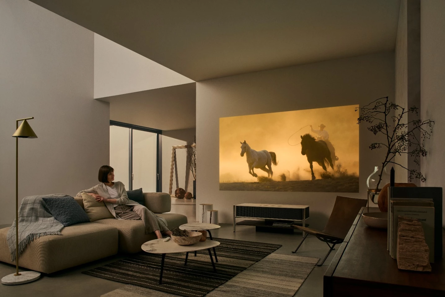 The LSPX-A1 UST projector can throw up 85 inch images when positioned right up close to the wall, or moved out to 9.6 inches away for movies rocking 120 diagonal inches