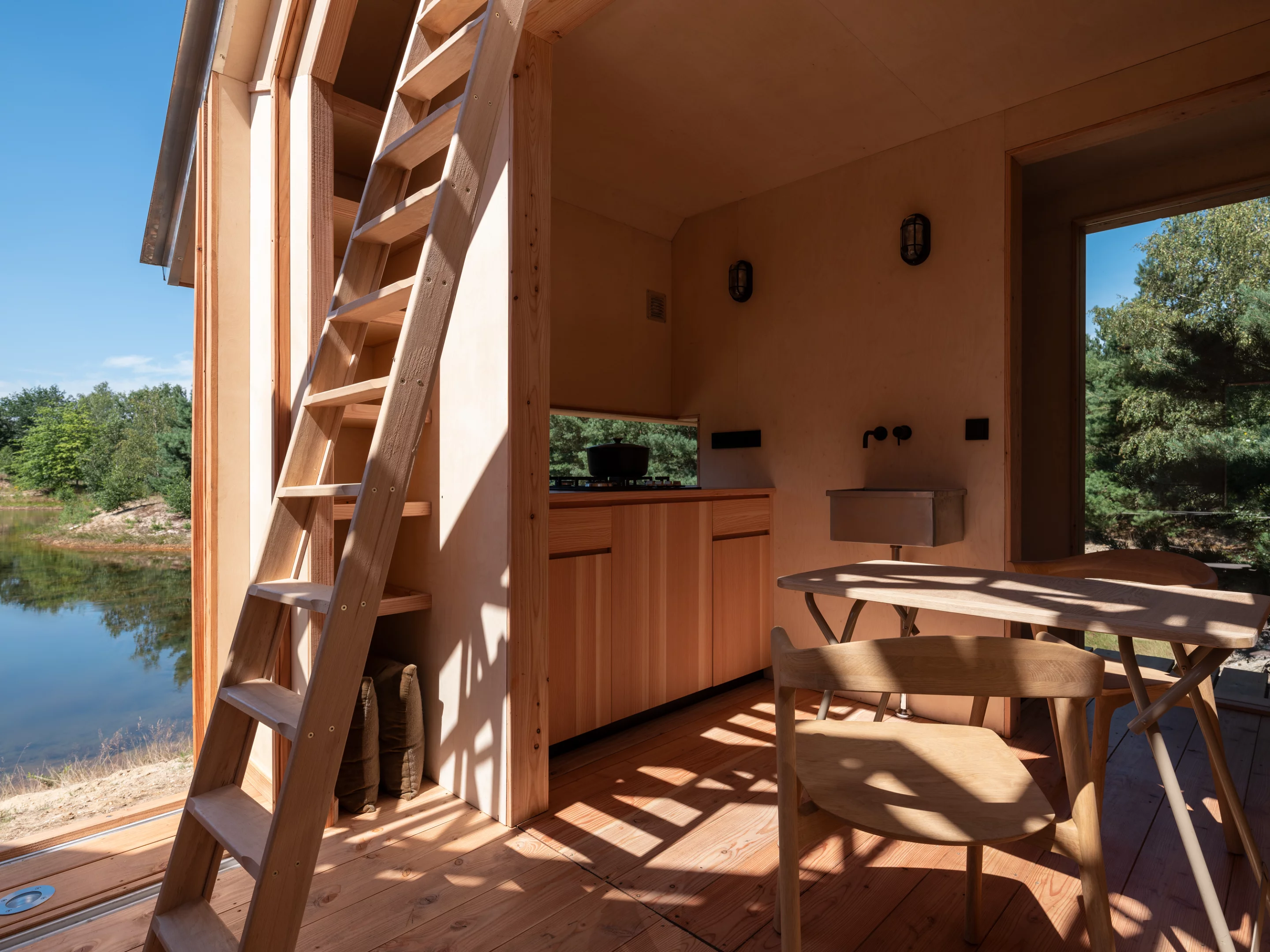 Anna Stay's interior features a kitchenette and a dining table