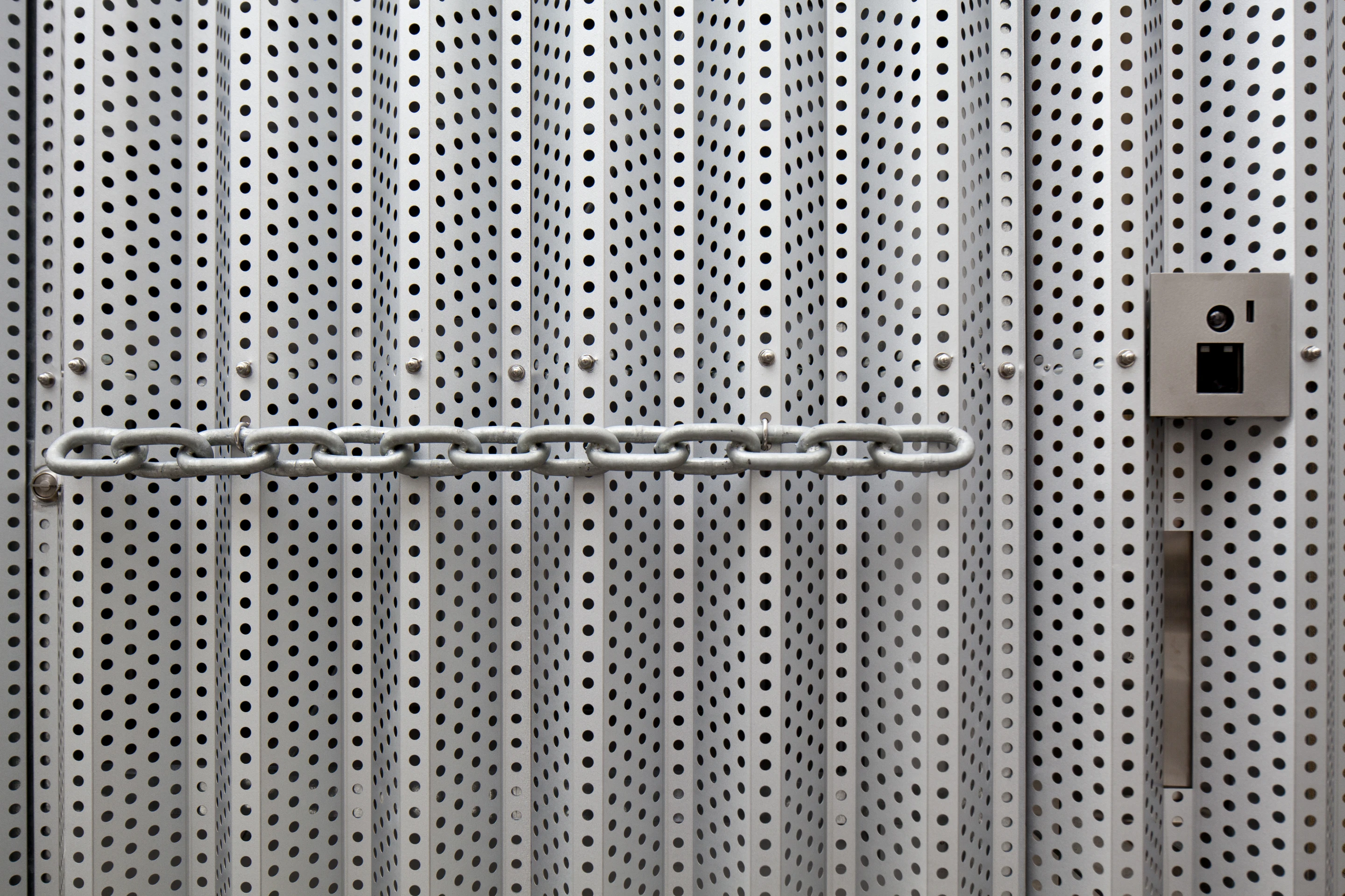 The steel exterior and chainlink door handle are not the most welcoming introduction to the Rooftecture OT2 house (Photo: Stirling Elmendorf)