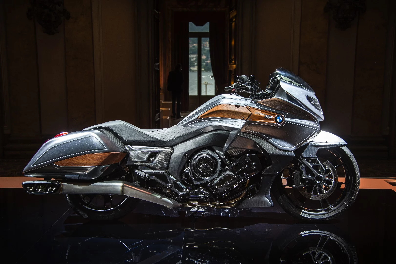 BMW doesn't mess around with its concept bikes. If they make waves, the bikes tend to make it to production. People loved the Concept 90 in 2013, and it quickly became the very popular R NineT production bike. Likewise, the Concept Roadster provided a blueprint for the updated R 1200 R that was released this year. Both these concepts were debuted at the Concorso d'Eleganza Villa d'Este in Como, Italy, and versions of both made it to production quick smart. So this year's effort, the BMW Concept 101